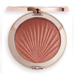 Makeup Revolution Brown Highlighter with Luxurious Embossed Design